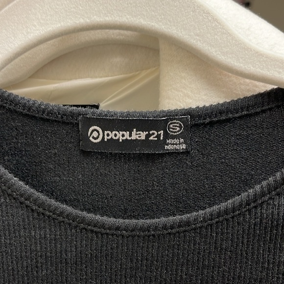 CLOSET CLEAROUT: NWT WOMENS ADJUSTABLE RUCHED T-SHIRT SZ S - Picture 4 of 5